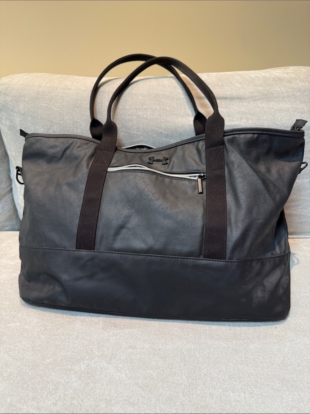 Under Armour Black Large GYM Tote, with inside water bottle pocket